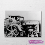 Atatürk Traktör Üzerinde